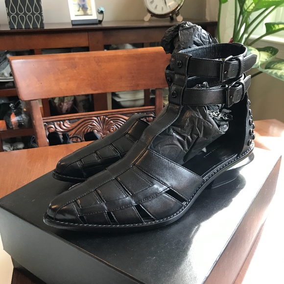 Shoe - Picture 4 of 8